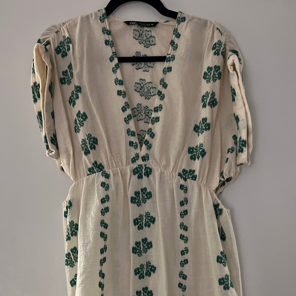 ZARA Green Embroidered Kaftan Dress — Size Small—PERFECT FOR SUMMER!